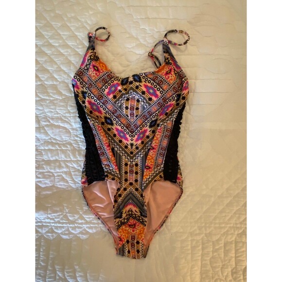 No Boundaries Swimsuit Size Medium Juniors One Piece Boho Crochet Sides Vaca! - Picture 3 of 10